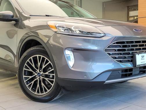 2022 Ford Escape Titanium