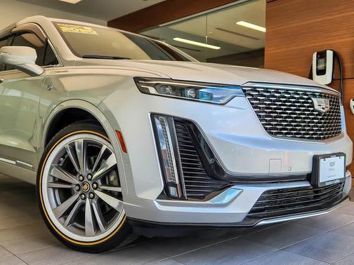 Radiant Silver Metallic 2020 Cadillac XT6 Premium Luxury AWD
