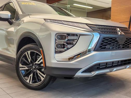 Alloy Silver Metallic 2025 Mitsubishi Eclipse Cross SE