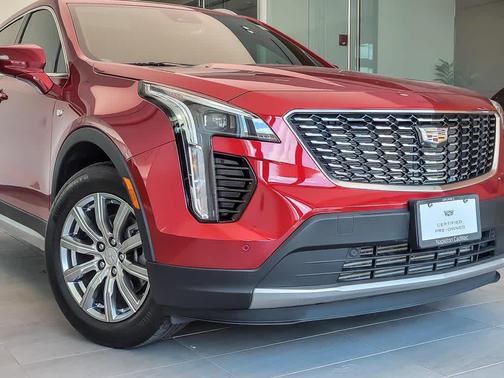 2022 Cadillac XT4 Premium Luxury