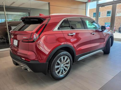 2022 Cadillac XT4 Premium Luxury