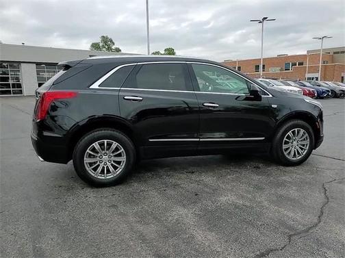 Stellar Black Metallic 2019 Cadillac XT5 Luxury