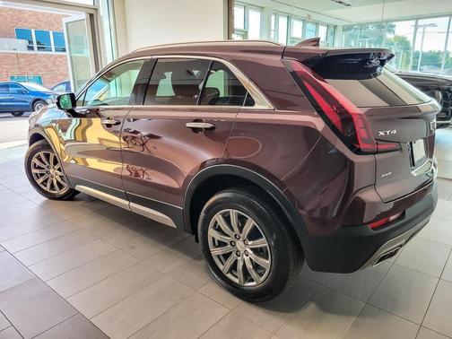 2023 Cadillac XT4 Premium Luxury