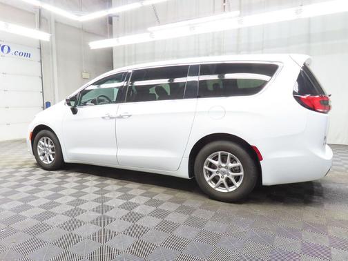 Bright White Clearcoat 2025 Chrysler Pacifica L
