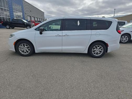 Bright White Clearcoat 2025 Chrysler Pacifica L