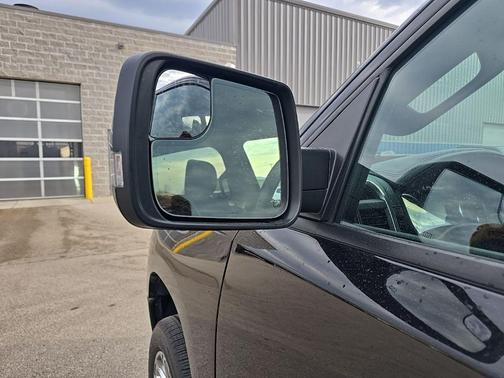 Diamond Black Crystal Pearlcoat 2019 RAM 1500 Rebel
