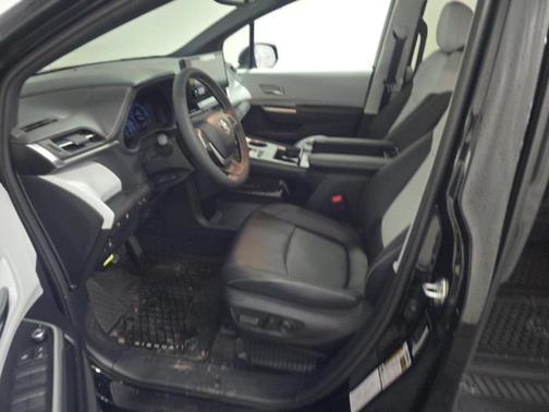 2025 Toyota Sienna XSE 7 Passenger
