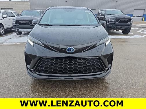 2025 Toyota Sienna XSE 7 Passenger