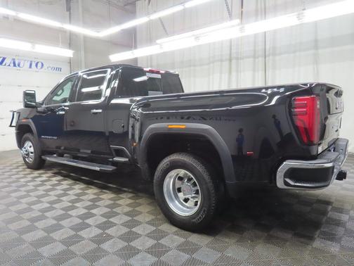 Onyx Black 2024 GMC Sierra 3500 SLT