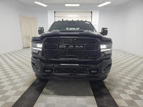 2024 RAM 3500 Limited Crew Cab 4x4 8' Box