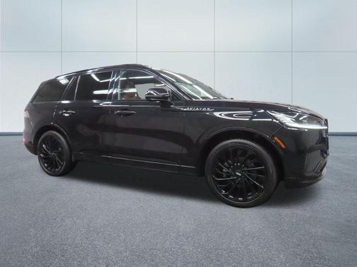 Infinite Black Metallic Clearcoat 2025 Lincoln Aviator Reserve AWD