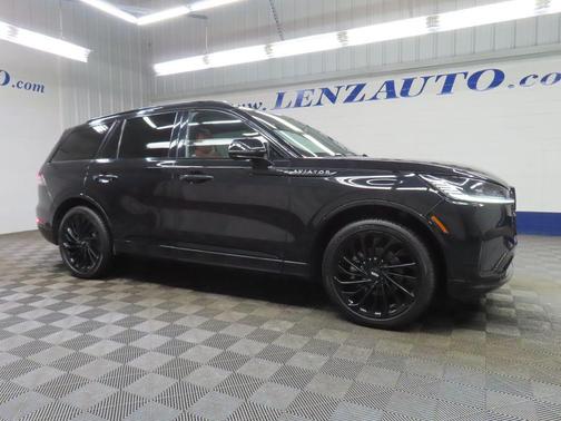 Infinite Black Metallic Clearcoat 2025 Lincoln Aviator Reserve AWD