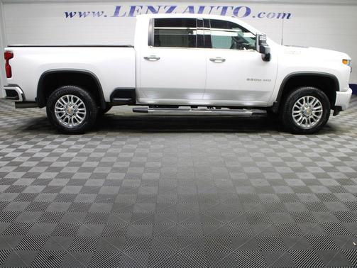 Iridescent Pearl Tricoat 2023 Chevrolet Silverado 2500 High Country