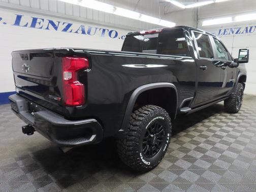 2024 Chevrolet Silverado 2500 4WD Crew Cab Standard Bed ZR2