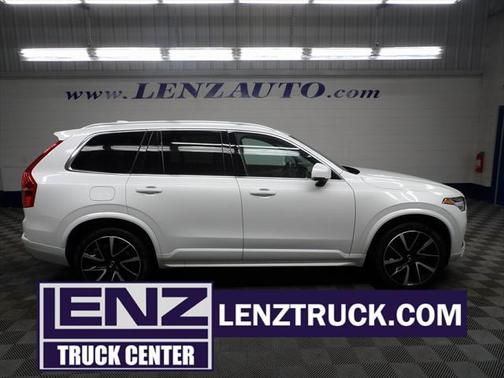 2022 Volvo XC90 T6 Momentum