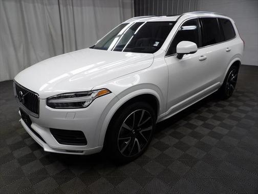 2022 Volvo XC90 T6 Momentum