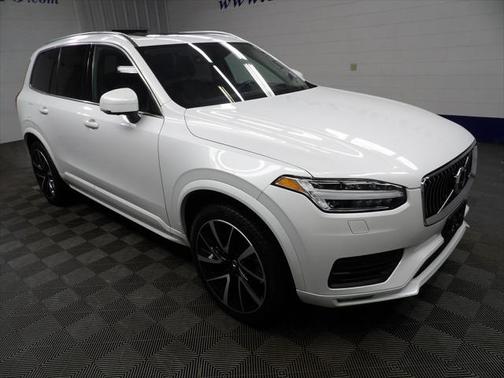 2022 Volvo XC90 T6 Momentum