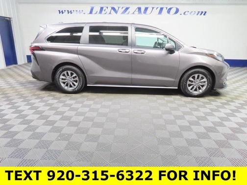 2022 Toyota Sienna XLE