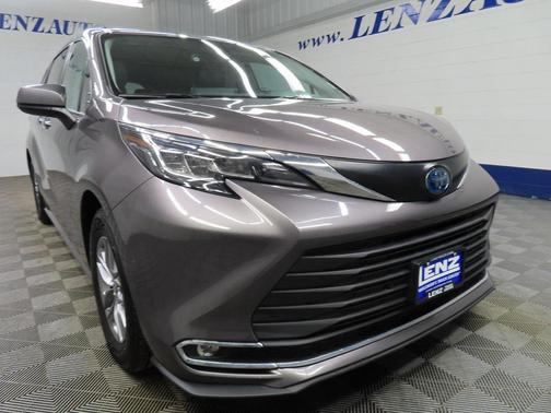 2022 Toyota Sienna XLE