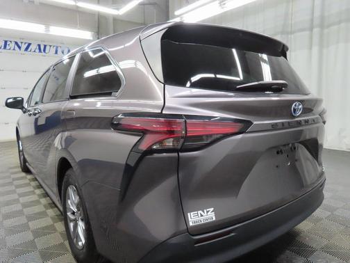 2022 Toyota Sienna XLE