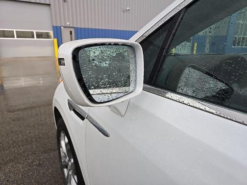 White Frost Tricoat 2018 Buick Enclave Avenir