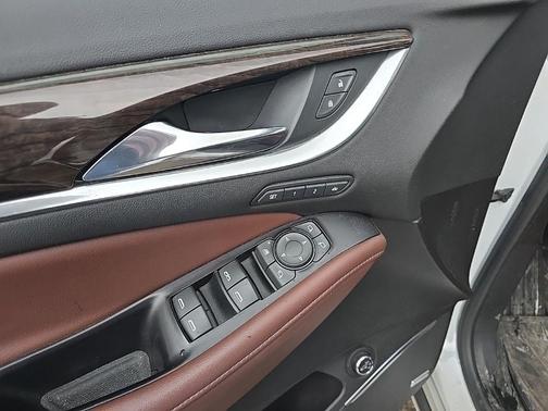 White Frost Tricoat 2018 Buick Enclave Avenir