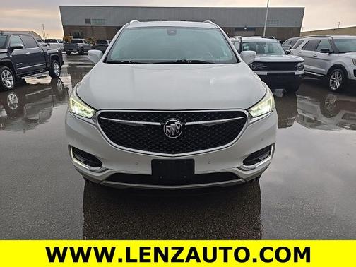 White Frost Tricoat 2018 Buick Enclave Avenir