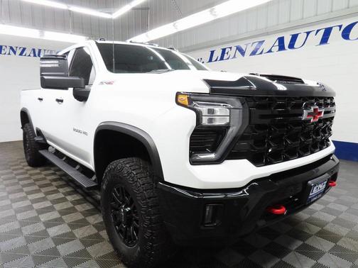2025 Chevrolet Silverado 2500 4WD Crew Cab Standard Bed ZR2