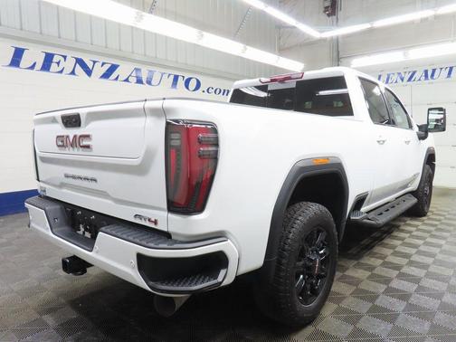 2025 GMC Sierra 2500 AT4