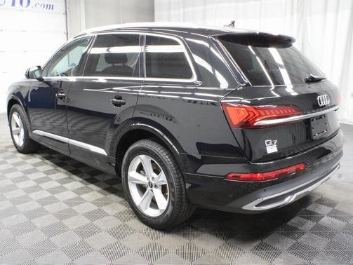 2024 Audi Q7 45 Premium Plus