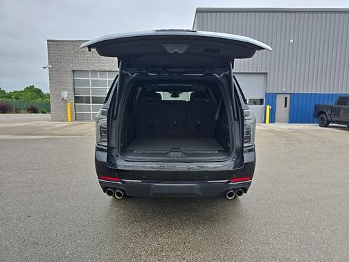 2025 Chevrolet Suburban 4WD Z71