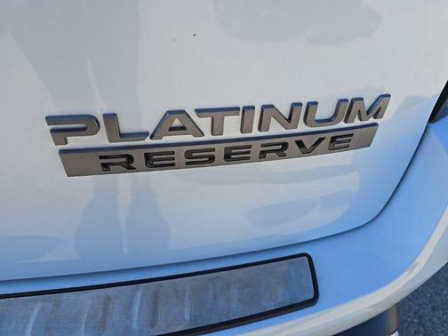 Everest White Pearl Tricoat 2025 Nissan Armada Platinum Reserve 4WD