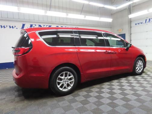 Red Hot Pearlcoat 2025 Chrysler Pacifica L