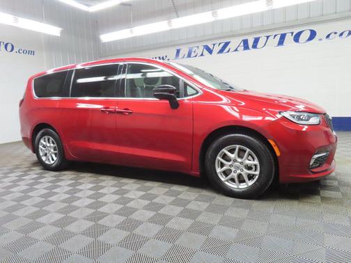 Red Hot Pearlcoat 2025 Chrysler Pacifica L