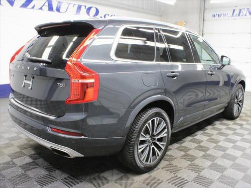 2021 Volvo XC90 T5 Momentum