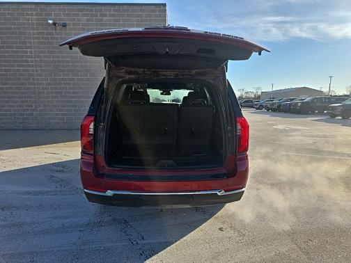 2025 GMC Yukon Elevation