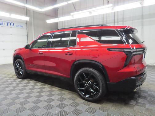 Radiant Red Tintcoat 2025 Chevrolet Traverse RS
