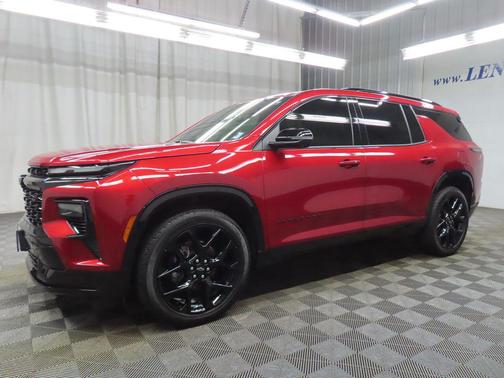 Radiant Red Tintcoat 2025 Chevrolet Traverse RS