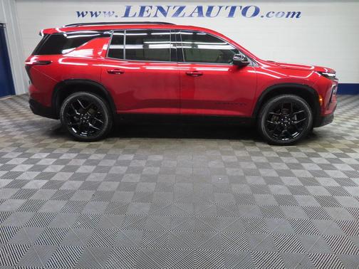 Radiant Red Tintcoat 2025 Chevrolet Traverse RS