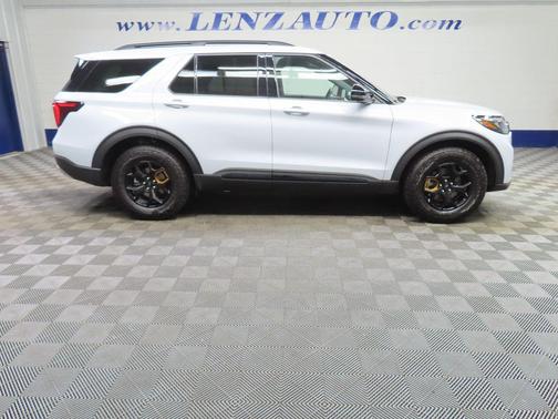 Space White Metallic 2026 Ford Explorer Tremor