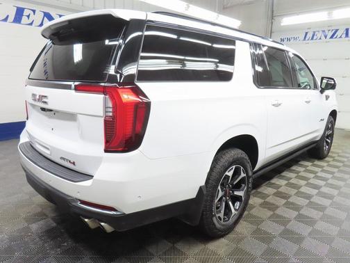 2025 GMC Yukon XL 4WD AT4