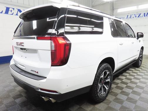 2025 GMC Yukon XL 4WD AT4