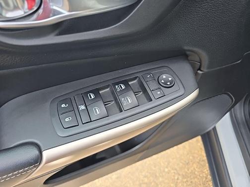 Bright White Clearcoat 2018 Jeep Cherokee Limited