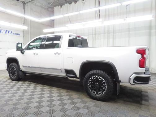 Iridescent Pearl Tricoat 2024 Chevrolet Silverado 3500 High Country