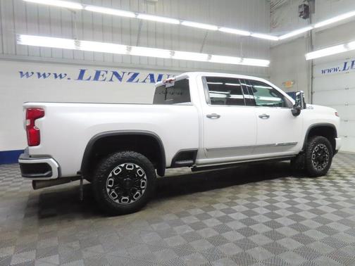 Iridescent Pearl Tricoat 2024 Chevrolet Silverado 3500 High Country