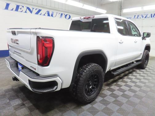 Summit White 2023 GMC Sierra 1500 AT4