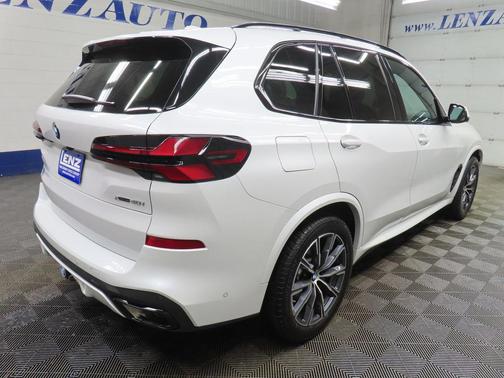 Mineral White Metallic 2025 BMW X5 xDrive40i