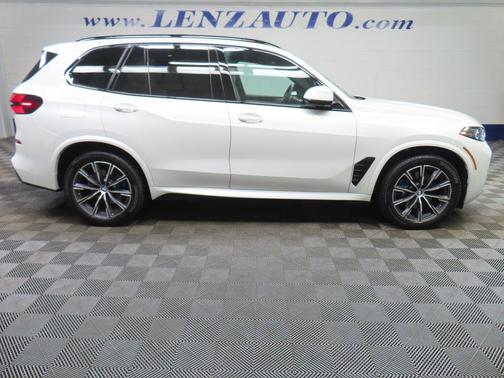 Mineral White Metallic 2025 BMW X5 xDrive40i