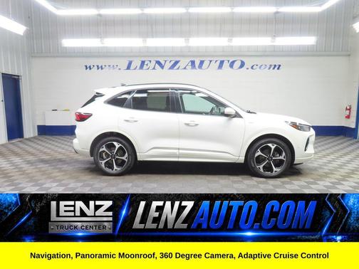 Star White Metallic Tri-Coat 2023 Ford Escape ST-Line Elite