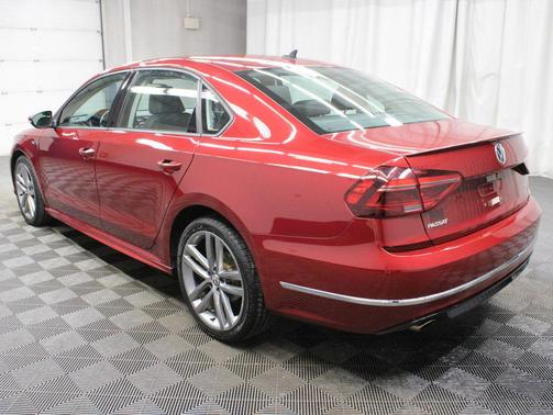 Fortana Red Metallic 2018 Volkswagen Passat 2.0T R-Line